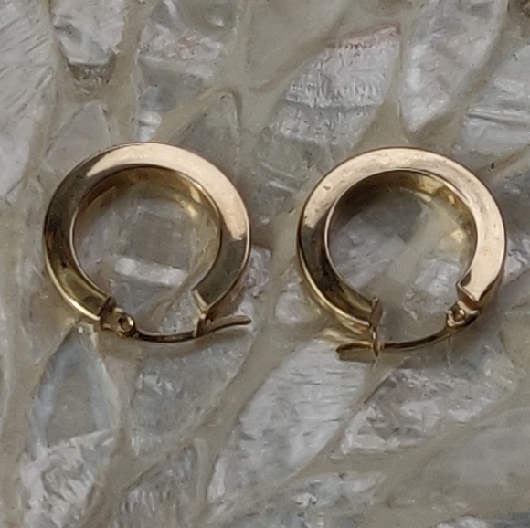 unknown Jewelry - 14 karat gold hoop earrings.